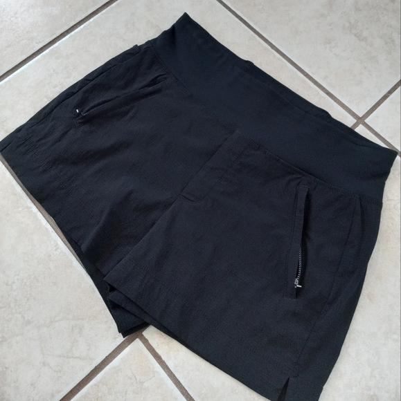 Athleta Trekkie North 3" Short Black 4 - Picture 6 of 16
